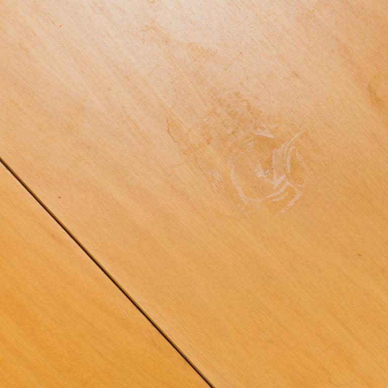 A gateleg table and 4 chairs, late 20th century.