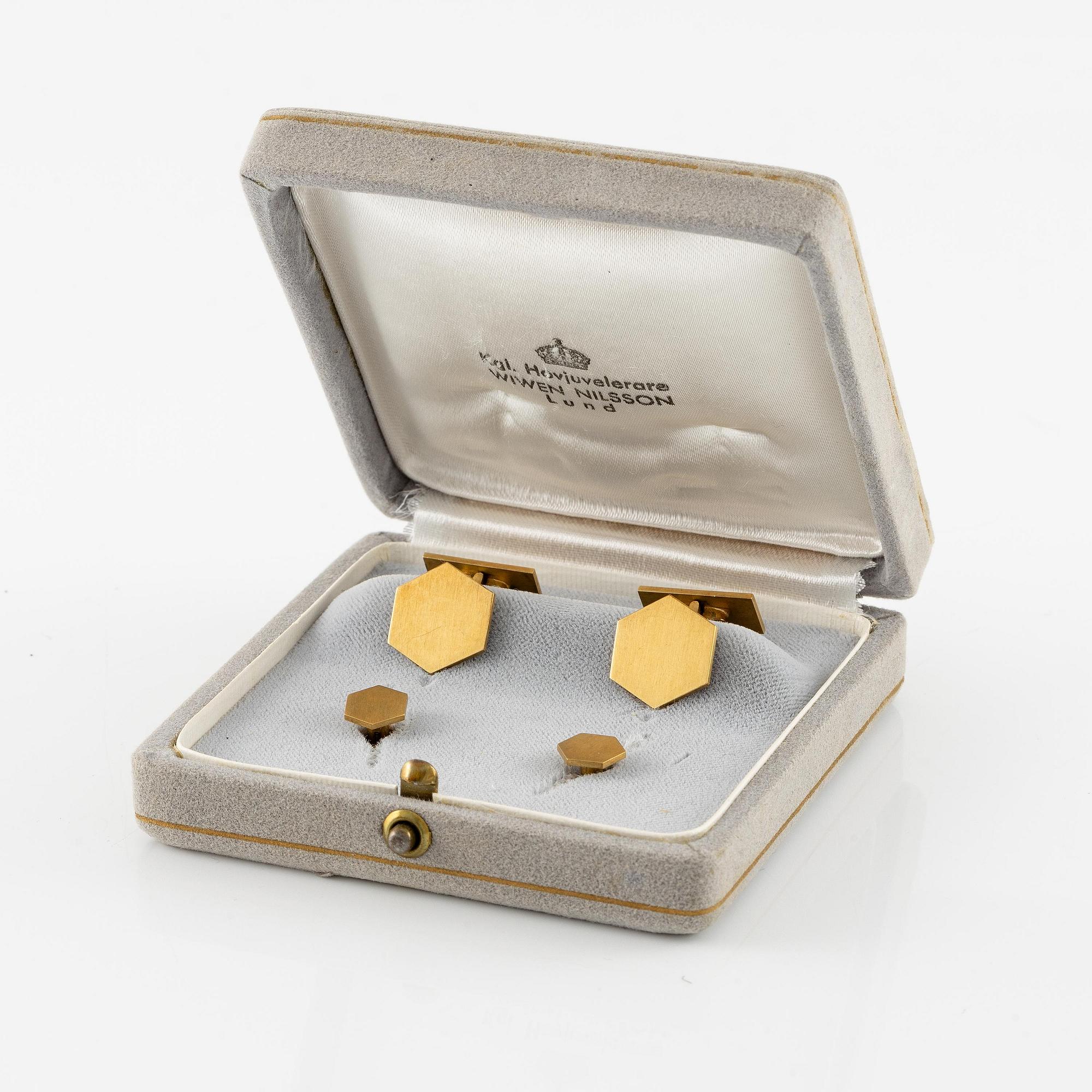 Wiwen Nilsson, a pair of cufflinks and a pair of shirt buttons, 18K gold, Lund 1959.