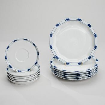 TAPIO WIRKKALA, KAFFESERVIS, 17 delar, porslin, "Corinth" Rosenthal Studio-linie 1979-80.