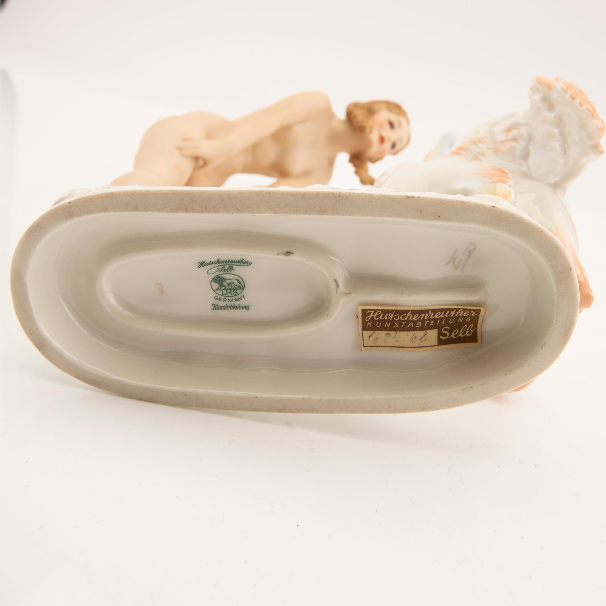 Figurine Hutschenreuther mid-20th century porcelain.