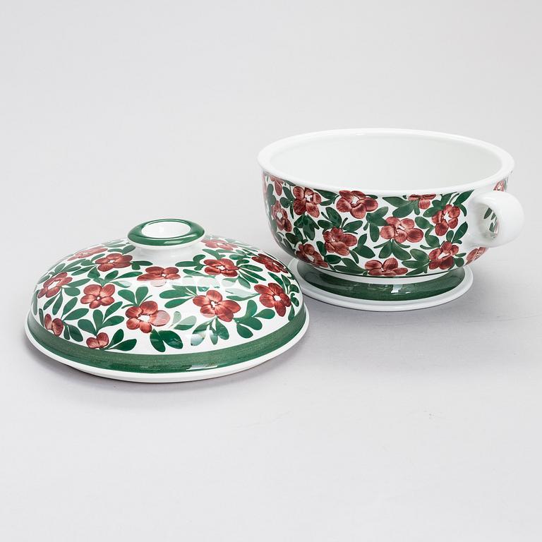 ULLA PROCOPÉ, A 'Purppurajenkka' porcelain terrine with lid signed Arabia Finland.