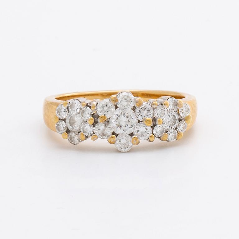RING 18K gold and whitegold brilliant-cut diamonds approx 0,70 ct in total.
