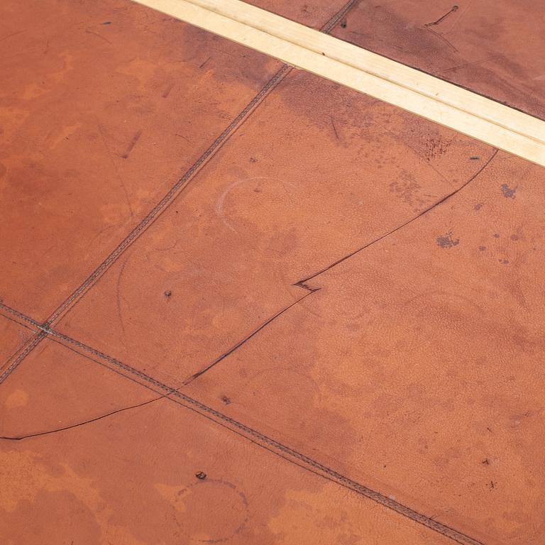 A birch and leather dining table in two parts, Mathsson International, 21th century.