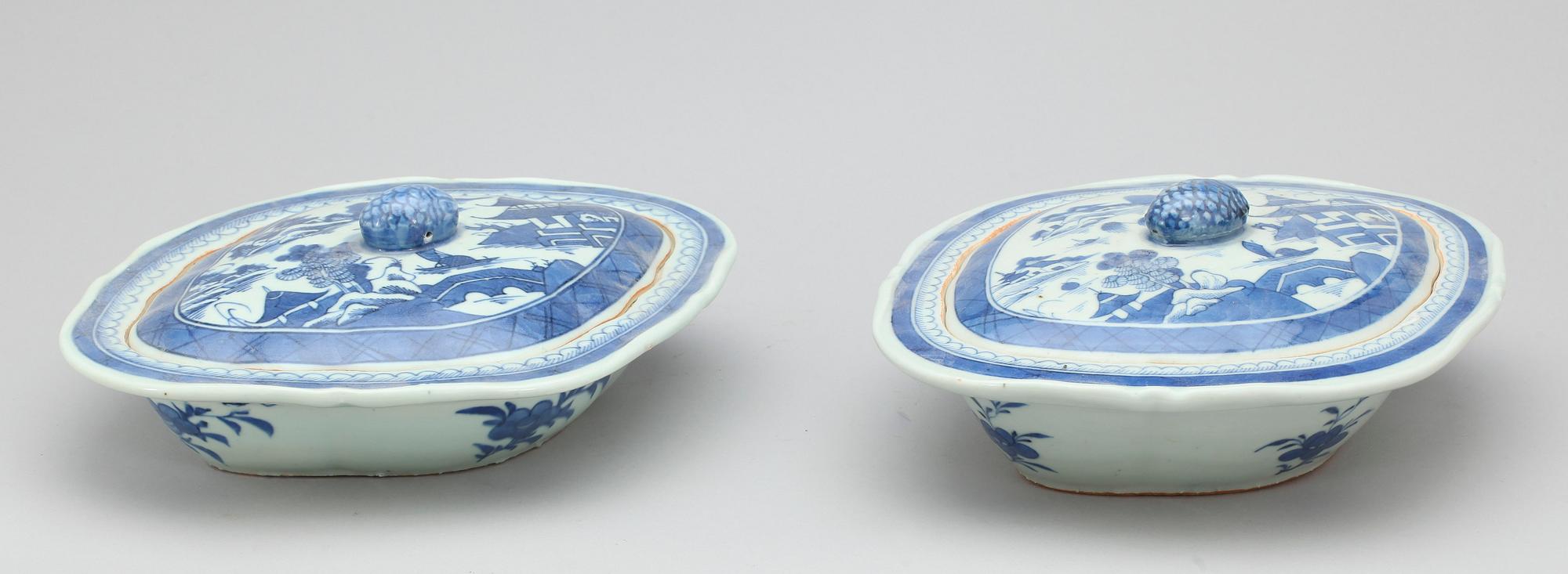 KAROTTER, ett par, porslin, Kina, 1800/1900-tal.