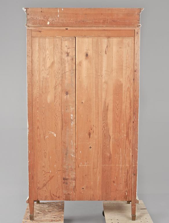 KLÄDSKÅP, gustaviansk stil, 1900-talets första hälft.