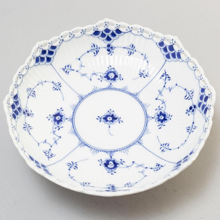 a set of four 'Musselmalet' porcelain bowls '1023' by Royal Copenhagen.