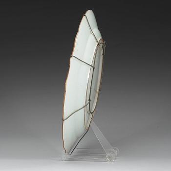 A famille rose serving dish, Qing dynasty, Qianlong (1736-95).
