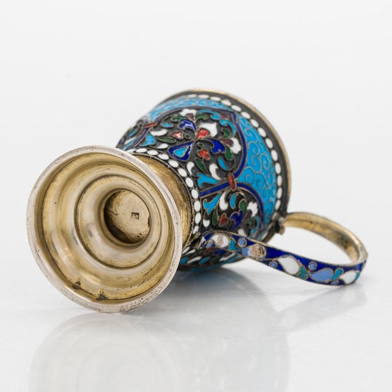 A gilded silver and cloisonné enamel cup, Moscow 1898-1914.
