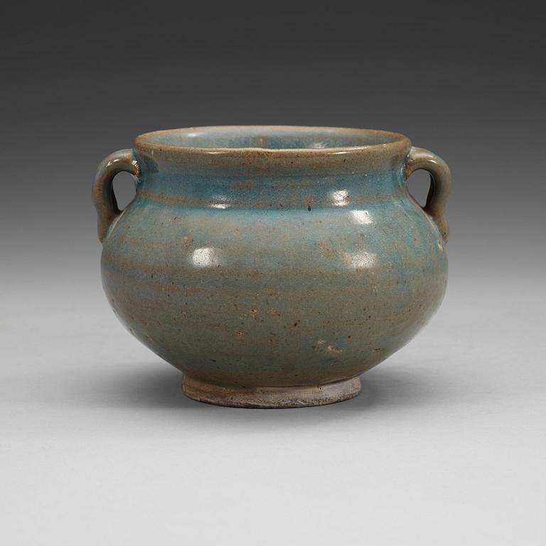 A Jun glazed jar, Song/Yuan dynastin.