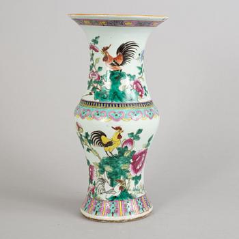 A Chinese porcelain vase, mid 20th century or later.