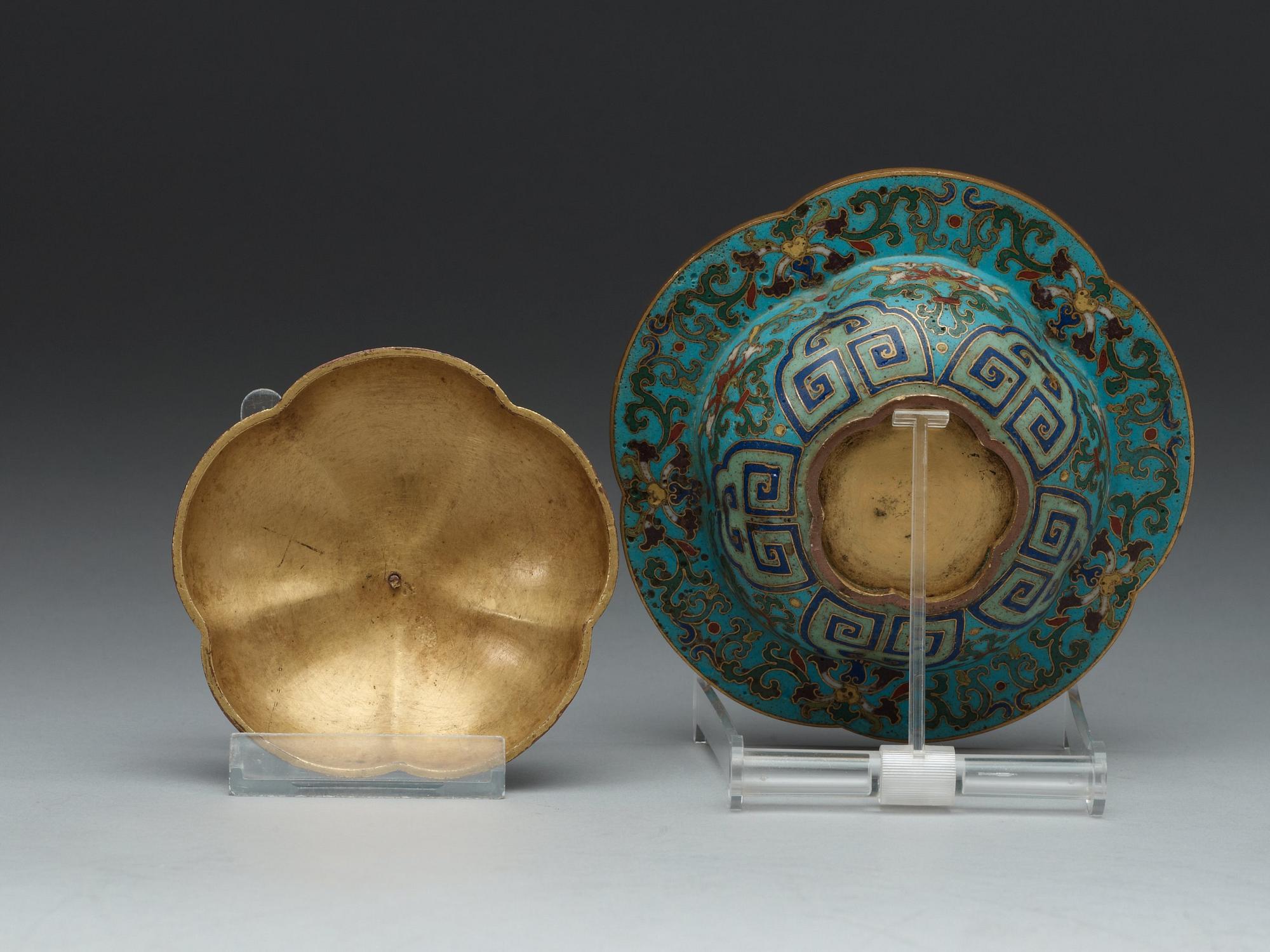 A lobed cloisonné box with cover, Qing dynasty (1644-1912).