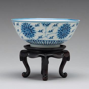 A blue and white 'lotus' bowl, late Qingdynasty with Guangxus six character mark.