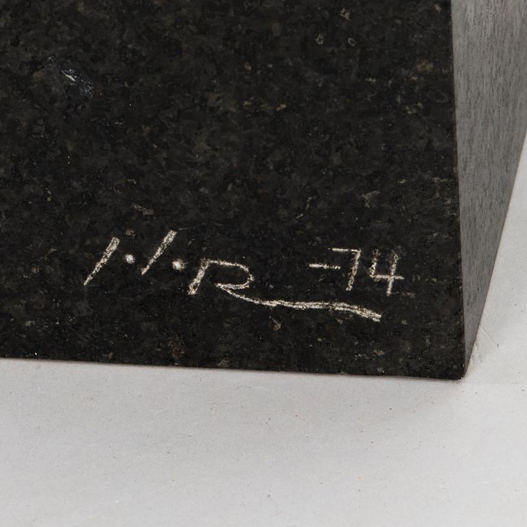 JARKKO ROTH, mustaa graniitti, signeerattu ja päivätty -74.