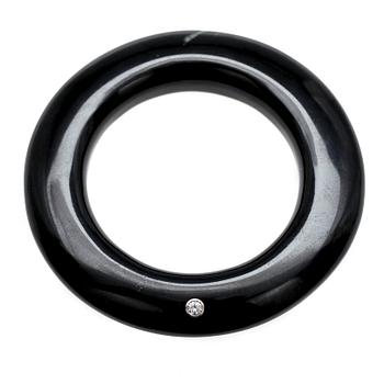 1074. ARMRING, onyx med briljantslipad diamant, 0.24 ct.