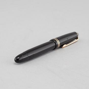 A fountain pen by Montblanc from the second half of the 20th century.