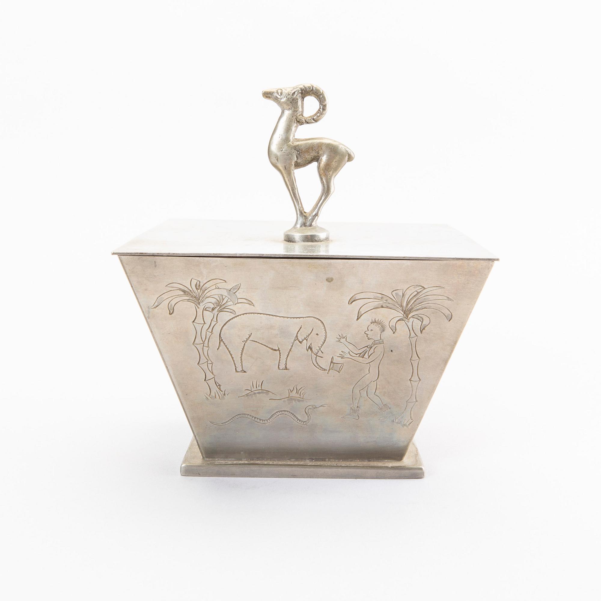 A Harald Nilsson 1930 pewter box with lid.