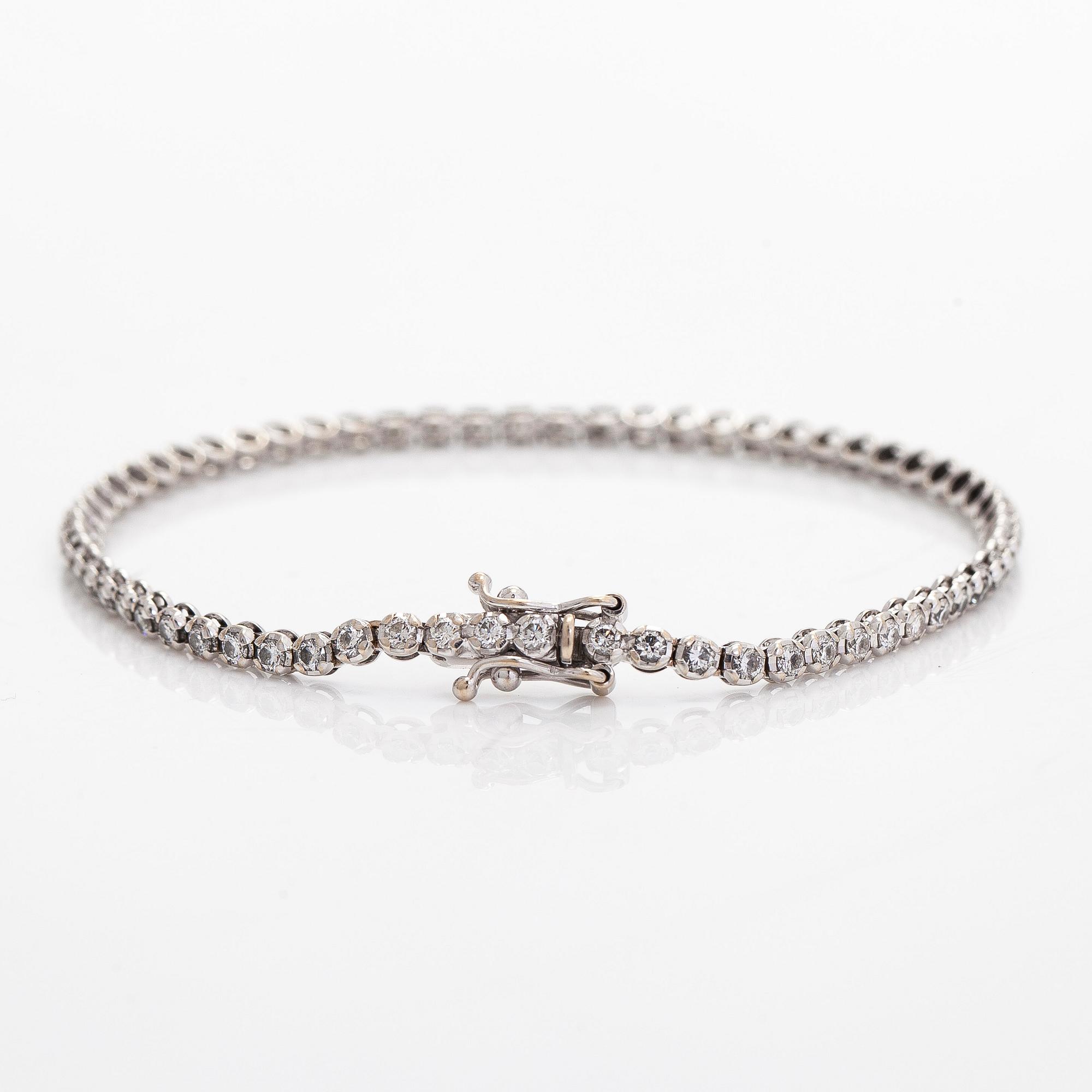 Tennis bracelet, brilliant-cut diamonds totalling 2.70 ct, 18K white gold, Italy.