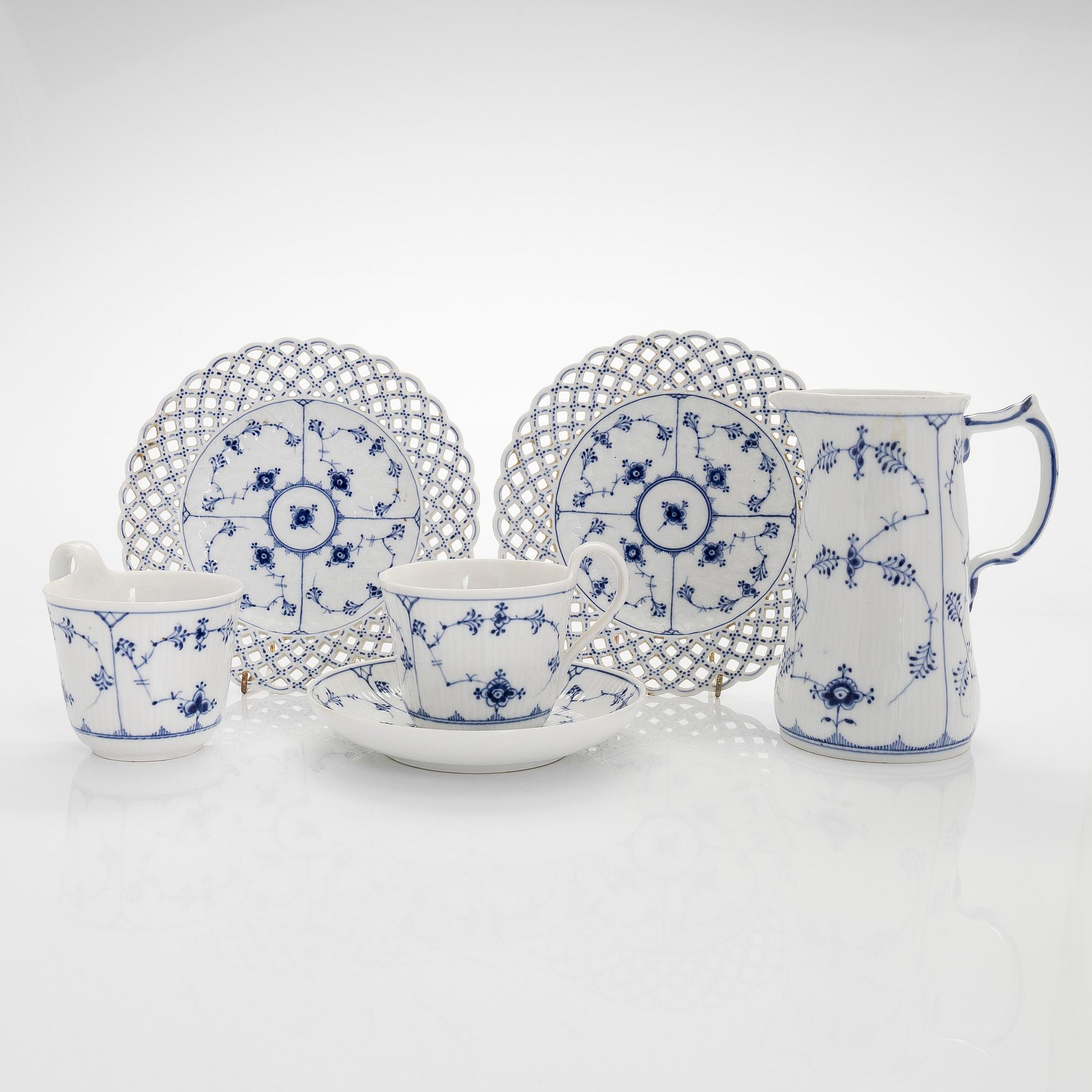 A set of six 'Musselmalet' porcelain pieces, Royal Copenhagen, Denmark.