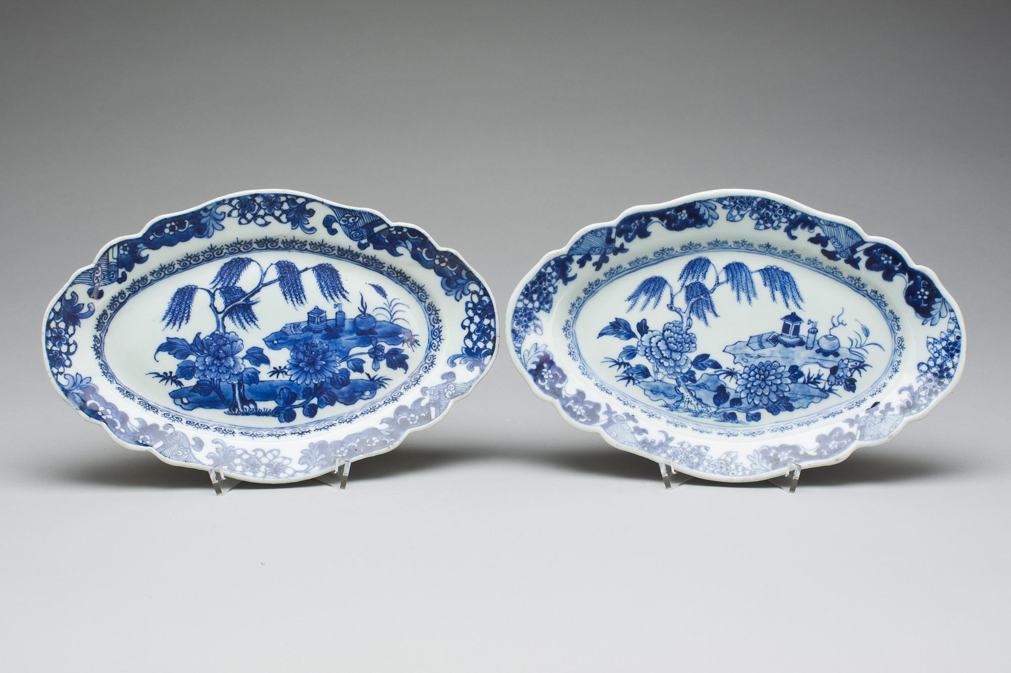 FAT, ett par. Porslin, Kina, Qianlong (1736-1795).