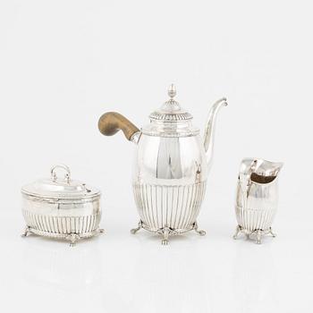 A three piece silver coffee set by Johan Rönnqvist and sons, Örebro 1916.