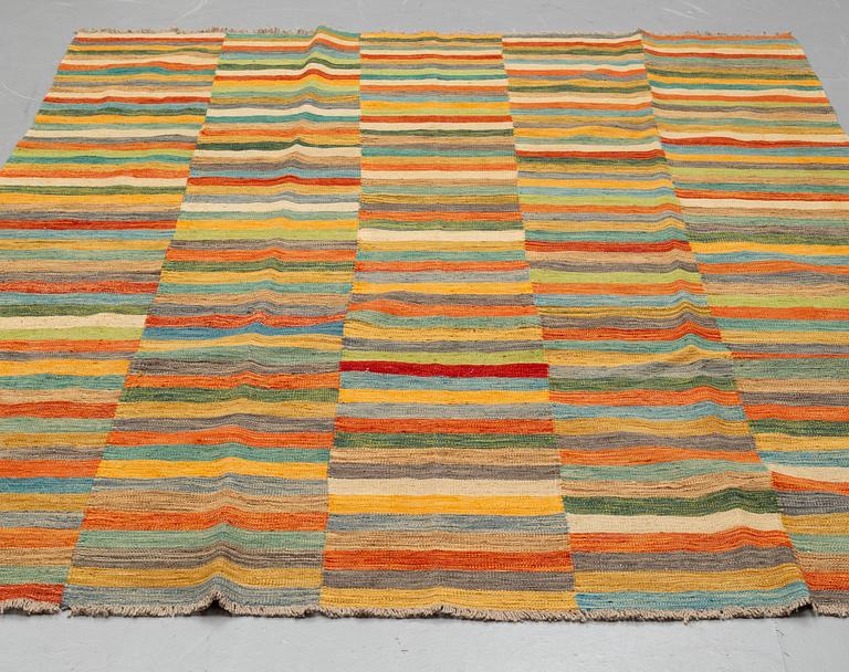 A CARPET, kilim, ca 291 x 199 cm.