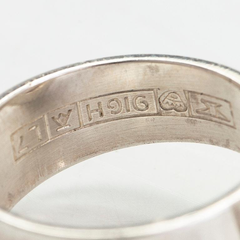 Elis Kauppi, Ring, silver och bergskristall. Kupittaan kulta, Åbo 1964.