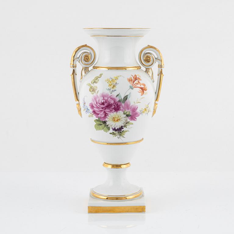 A Meissen vase, circa 1900.