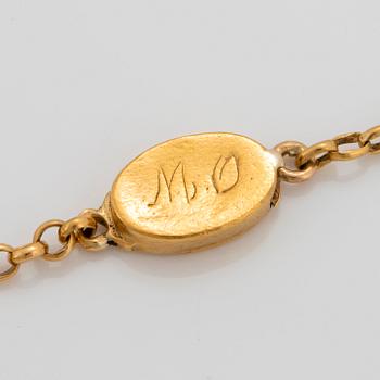 An 18K gold chain.