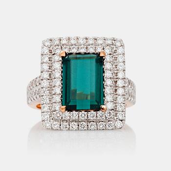 520. A circa 3.07 ct green tourmaline and brilliant-cut diamond ring.