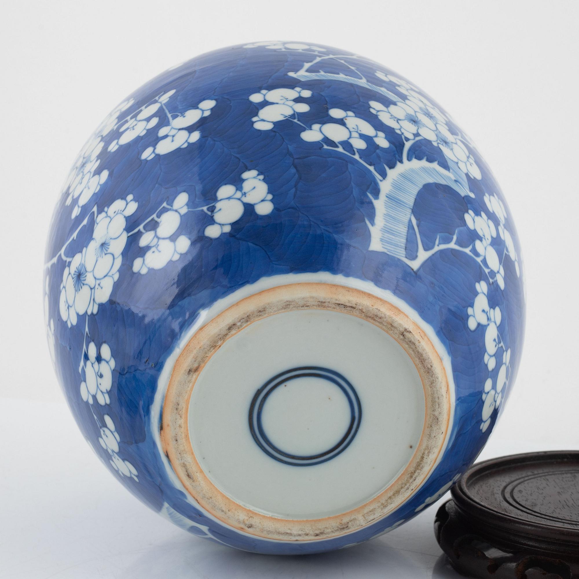 A blue and white porcelain ginger jar, China, 20th century.