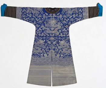 A Chinese robe, late Qing dynasty, circa 1900.