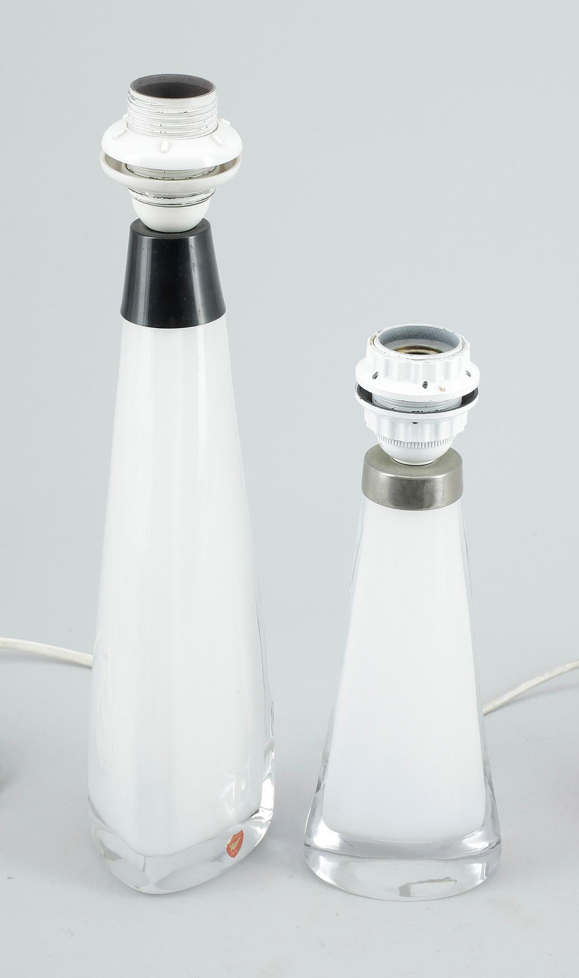 BORDSLAMPOR, 2 st, glas, Carl Fagerlund Orrefors. 1900-talets andra hälft.