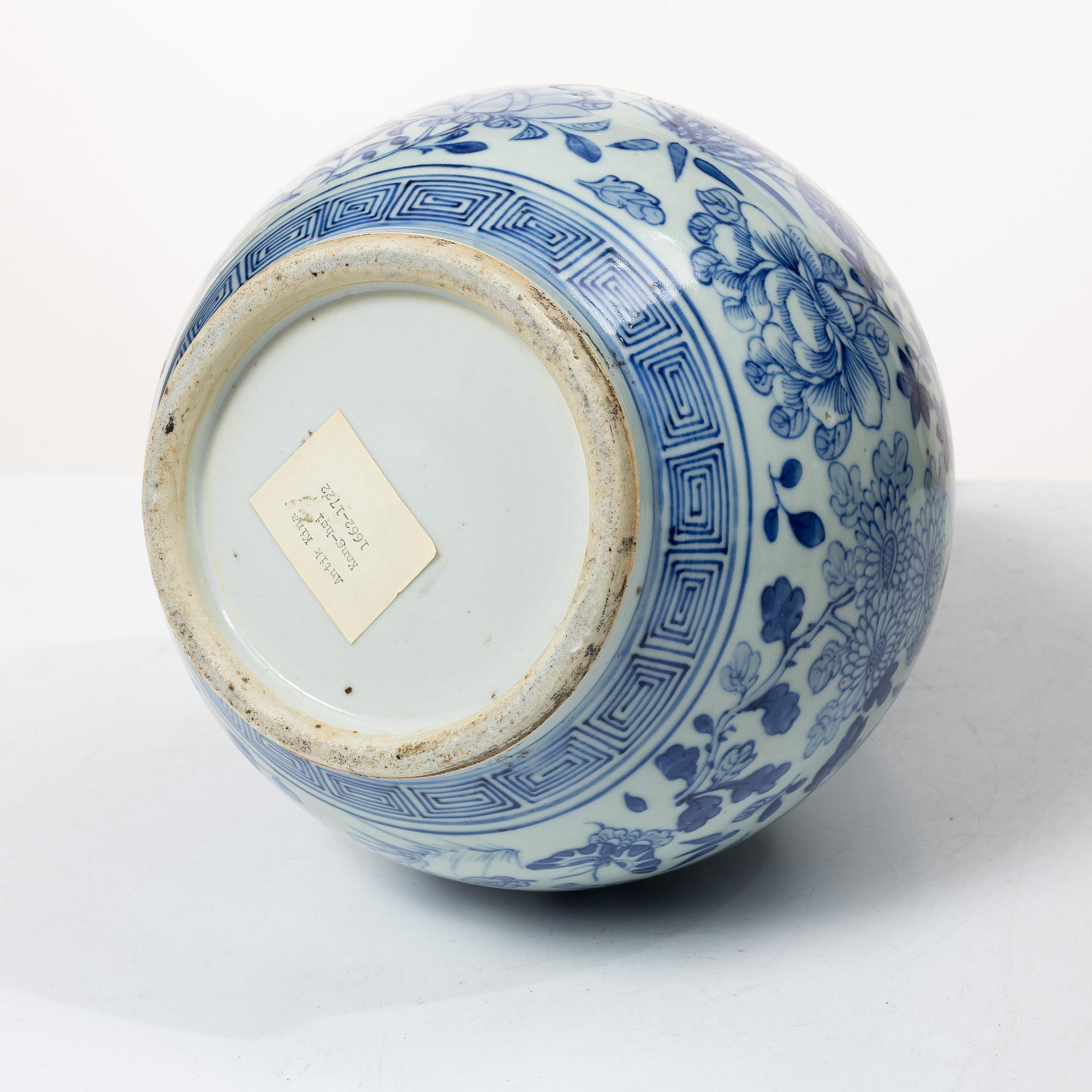 A blue and white kalebass shaped vase, Qing dynasty, 19th century.