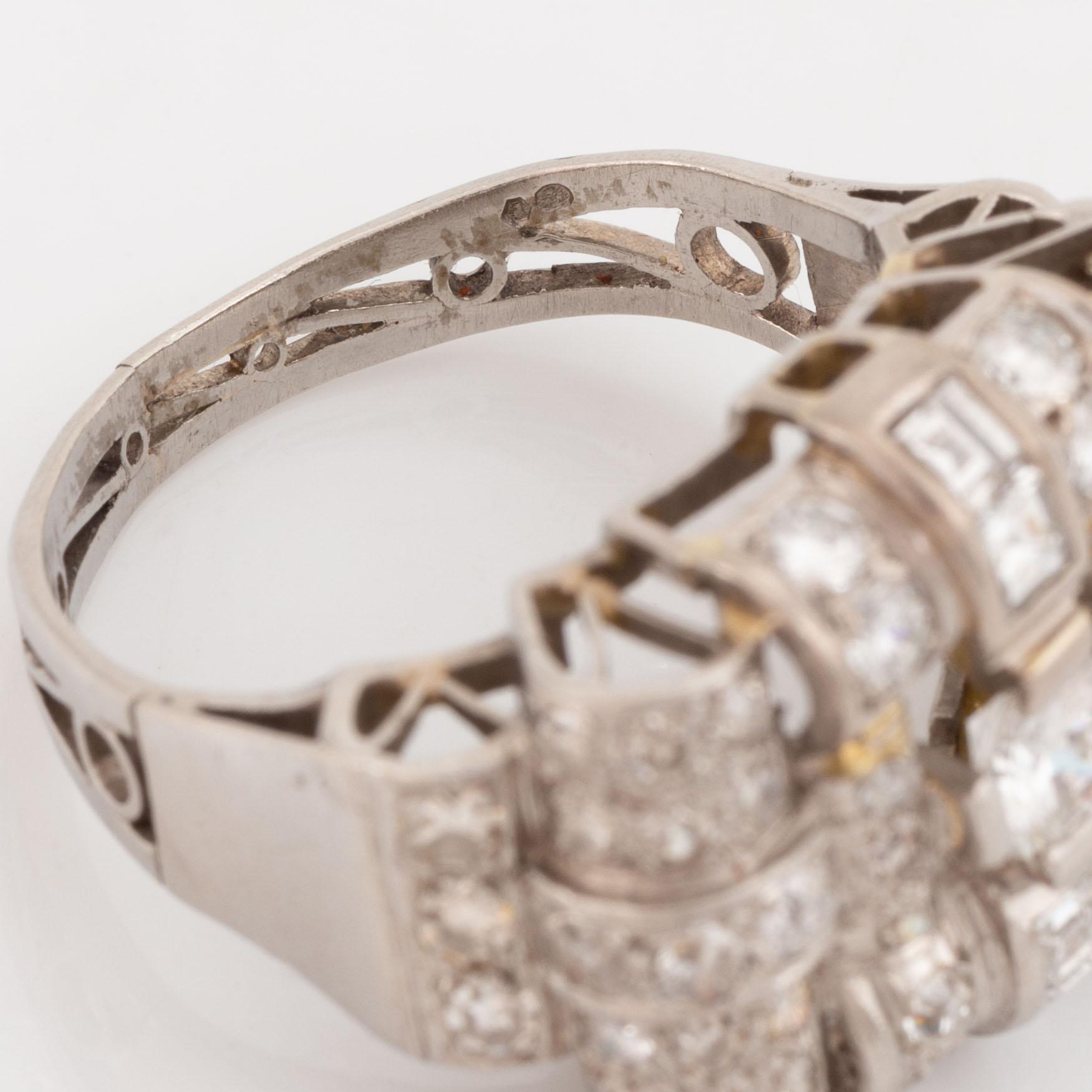 Ring, platina med diamanter.