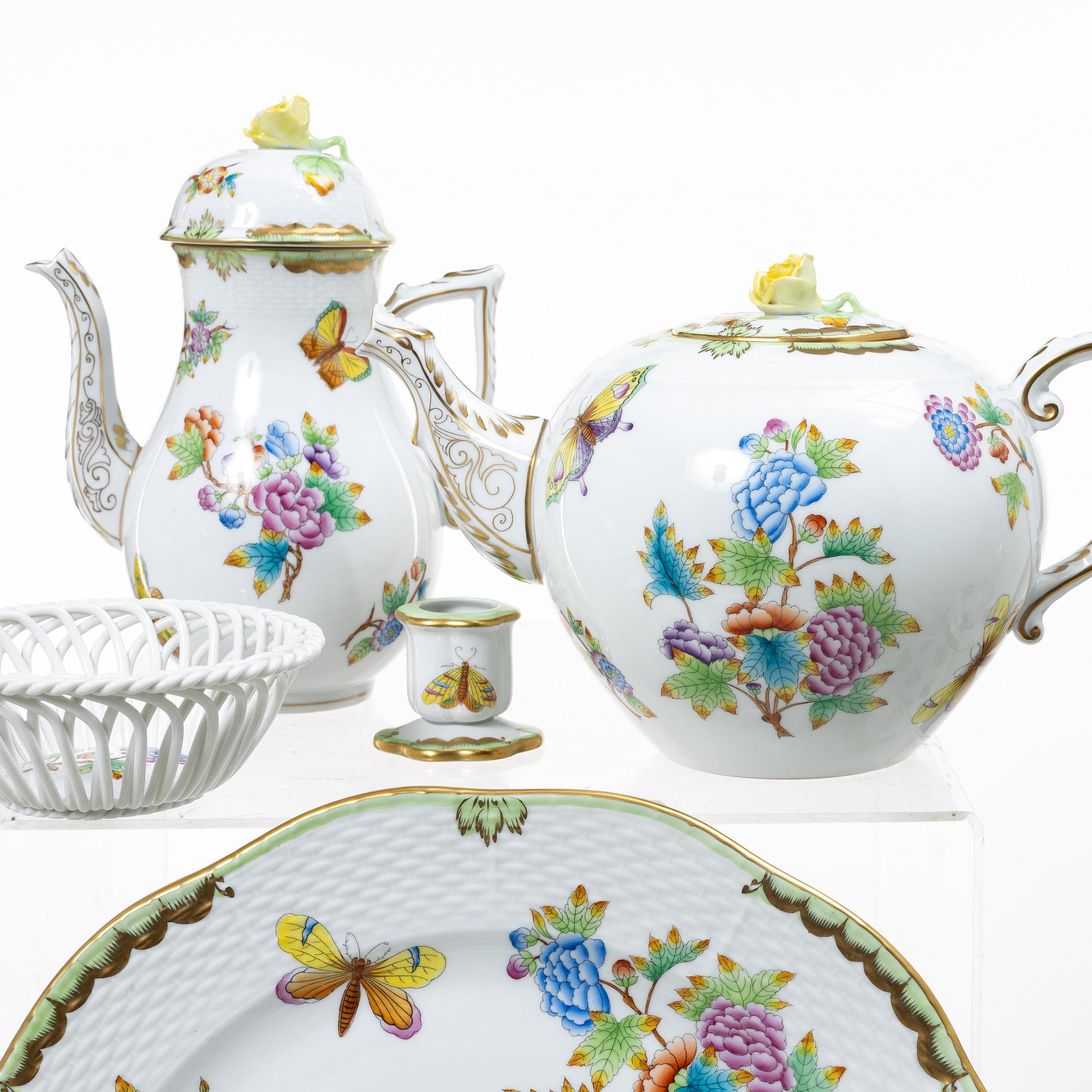 Mat-, kaffe- och teservis, 111 delar, "Queen Victoria", Herend, Ungern.