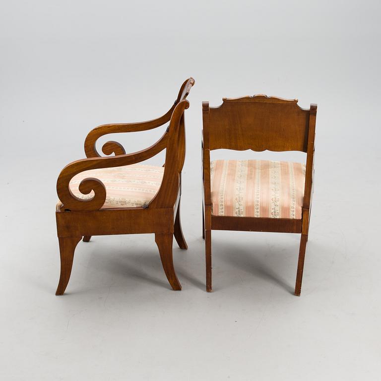 KARMSTOLAR, ett par, biedermeierstil, 1920-tal.