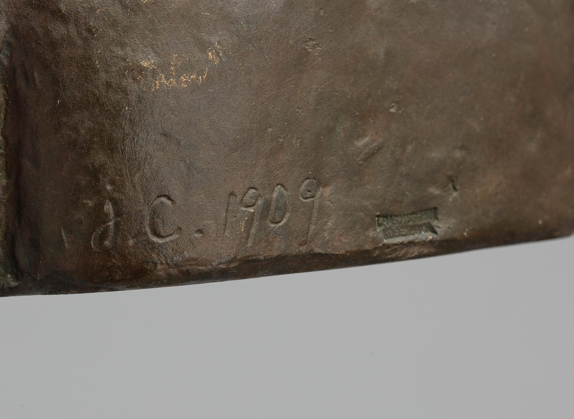PORTRÄTTBYST, brons, monogramsignerad o daterad 1909.