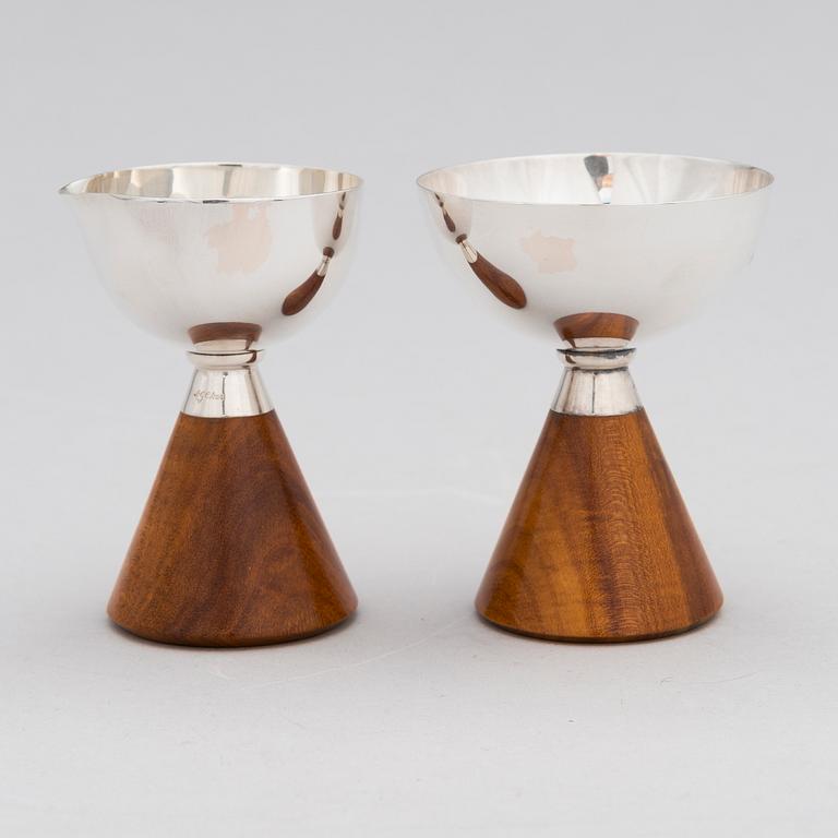 ANNA-GRETA EKER, A set of a silver and mahogany sugar bowl and cream jug, Auran Kultaseppä, Turku 1962.