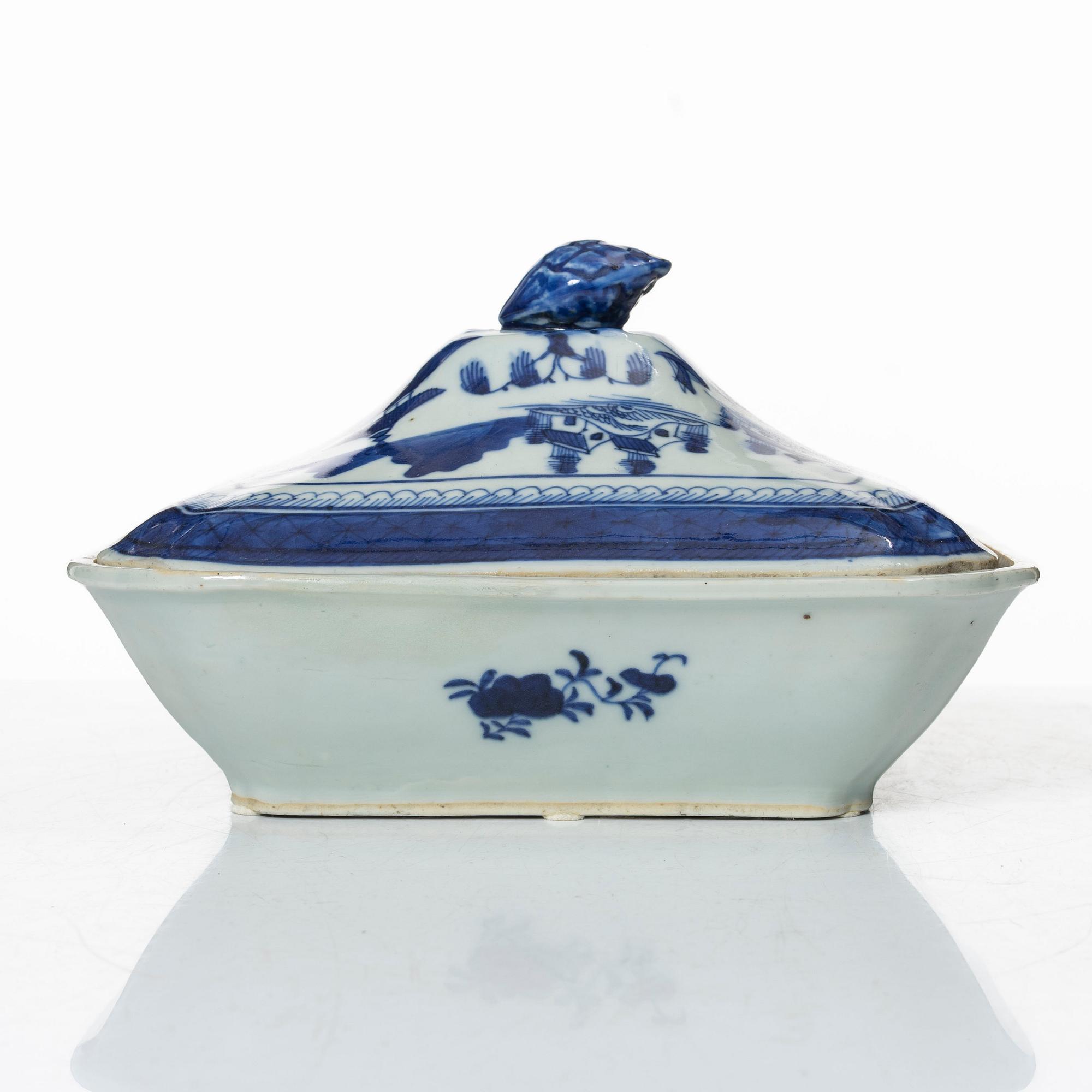 Terrin med lock, porslin Kina 1800-tal.