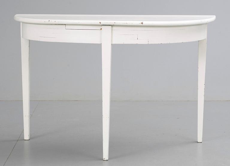 HALVMÅNEBORD, 1800-talets slut.
