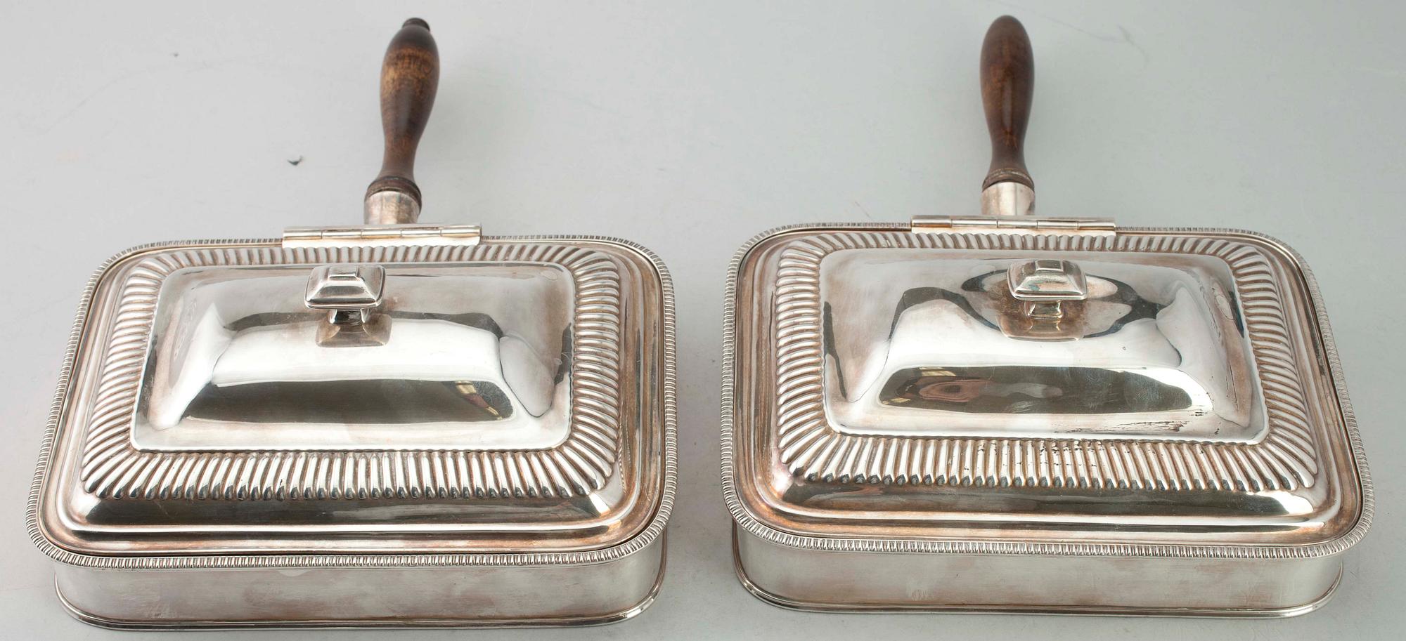 SERVERINGSKÄRL, 2 st, nysilver, trol. England.