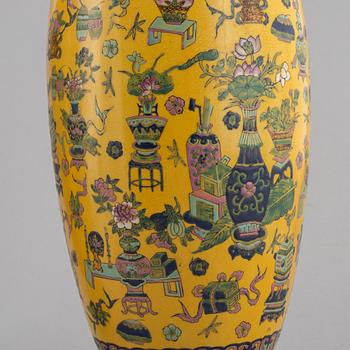 Bordslampor, ett par, Kina, 1900-talets andra hälft.