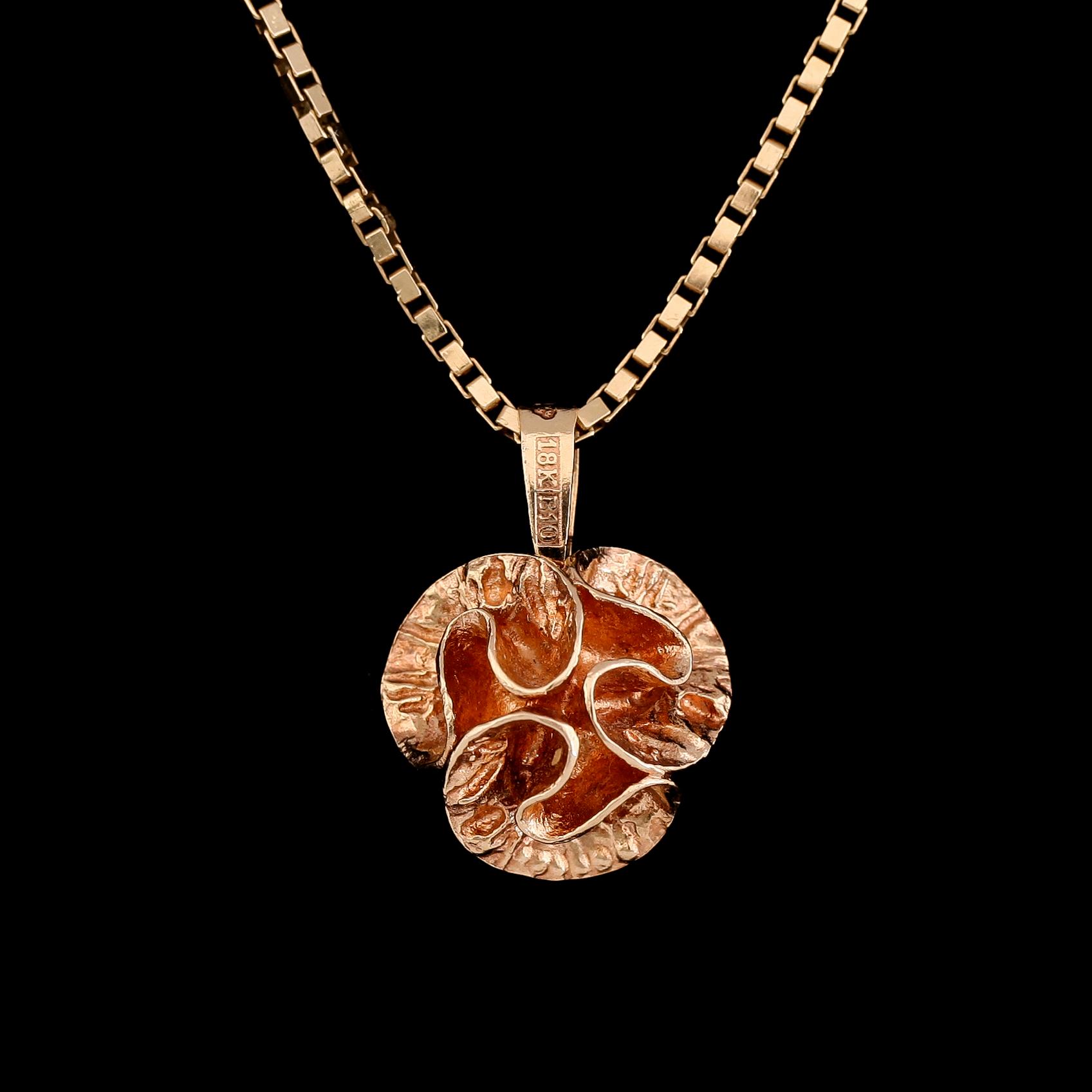 HÄNGE OCH KEDJA, 18K guld, hänge märkt Theresia Hvorslev, Mema 1976. Total vikt ca 9 g.