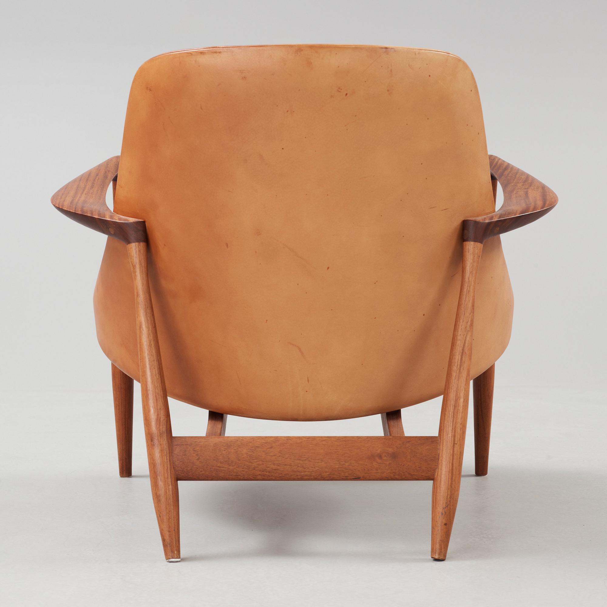 IB KOFOD LARSEN, fåtöljer, ett par med fotpallar, "Elisabeth", Christensen & Larsen, Danmark 1950-60-tal.