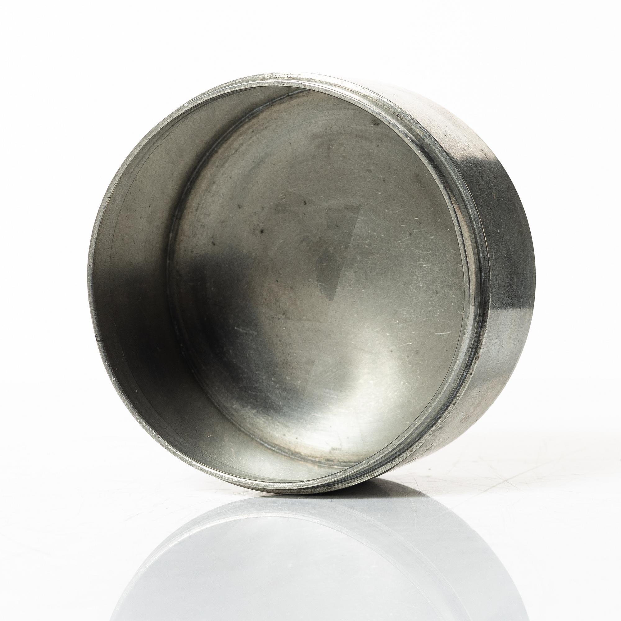 Sylvia Stave, attributed to. A pewter box with cover, CG Hallberg, Stockholm 1929.