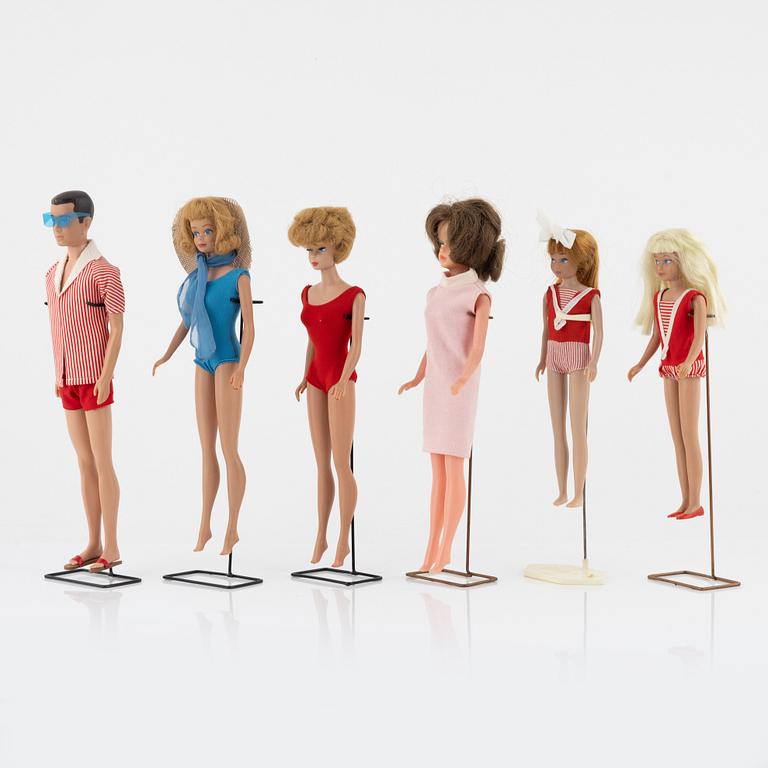 Barbie and Tressy, 5 dolls in box, along with clothes and accessories, Mattel, 1960s.