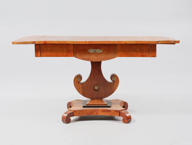 SALONGSBORD, Karl Johan, 1800-talets första hälft.