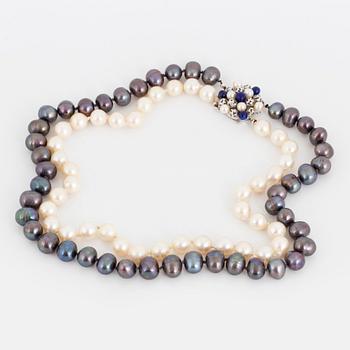 A cultured pearl necklace. Clasp 18K white gold with pearl and lapis lazuli.