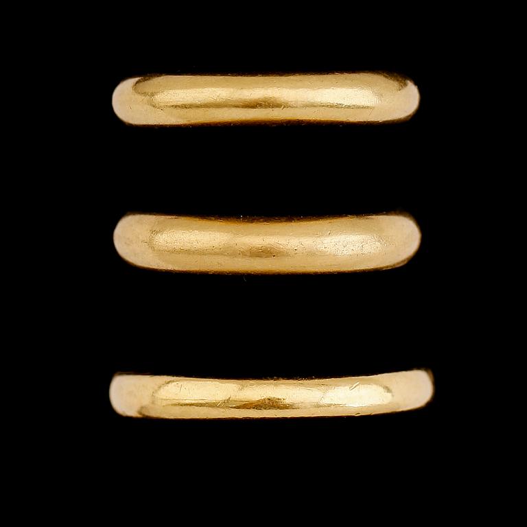 RINGAR, 3 st, 23 k guld. Vikt 18,7 g.