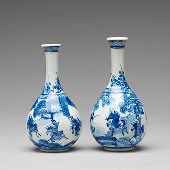 A pair of blue and white pear shaped vases, Qing dynasty, Kangxi (1662-1722).